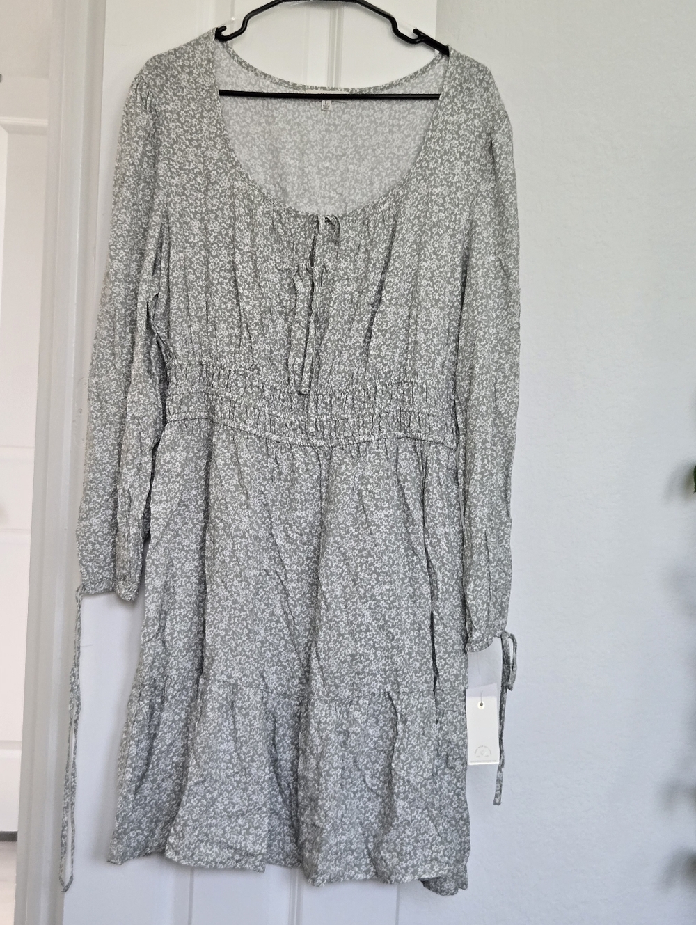 Angels Sage Green Floral Long Sleeve Tiered Dress Size Large. - Picture 10 of 10